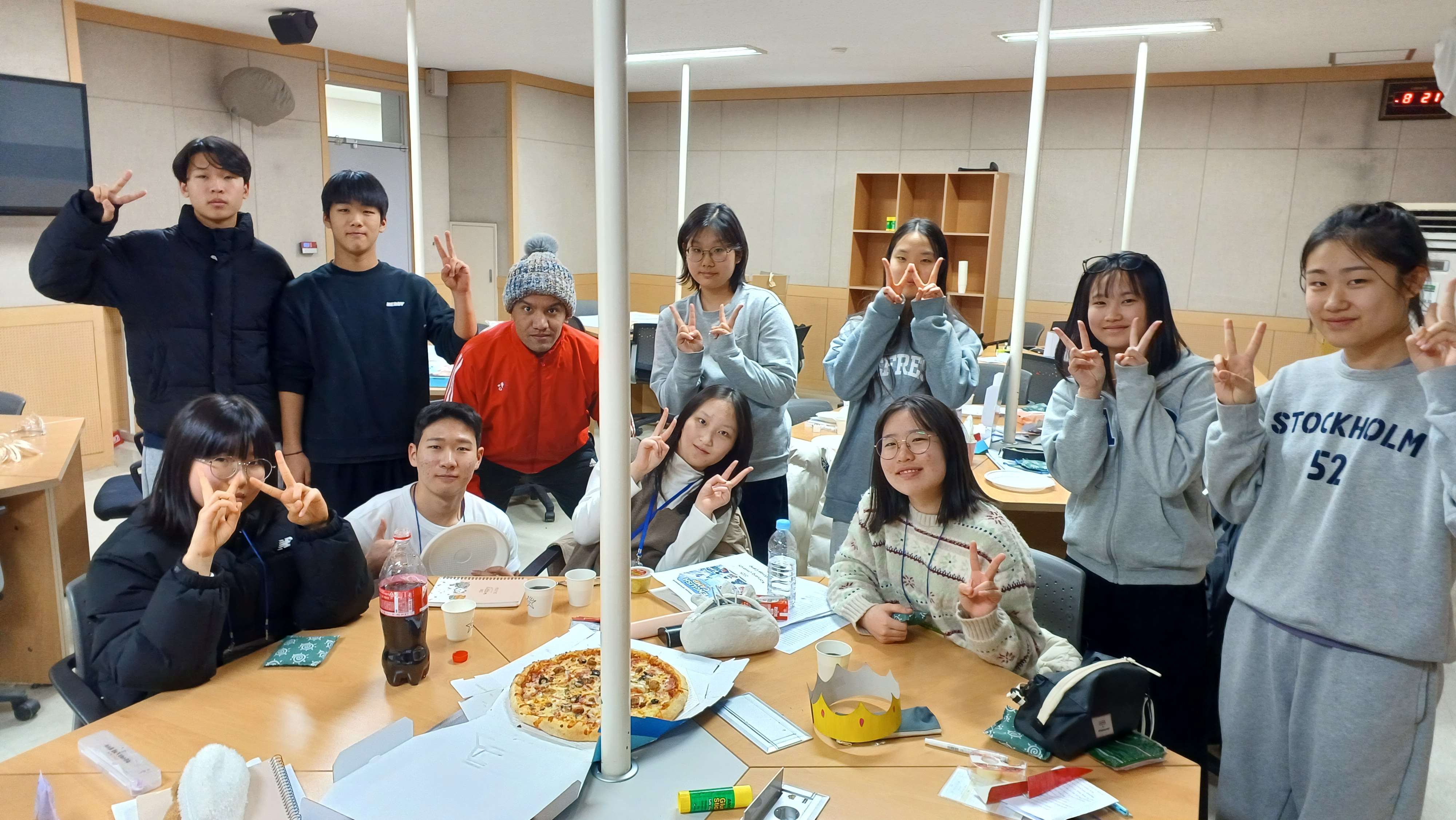 교육 프로그램에 참여한 학생들의 활동 모습